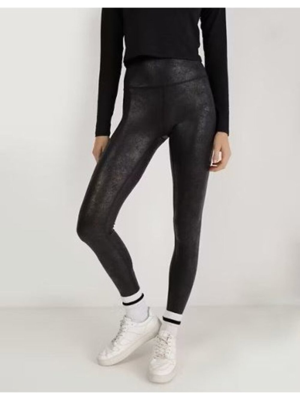OFFLINE by Aerie Black The Hugger High Waisted Crackle Leggings Women Size M